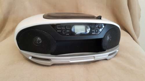 TEAC PORTABLE RADIO / CD PLAYER!!!!! BATTERY AND ELECTRIC!!!! NO ARIEL.