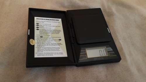 A SPECTACULAR HIGH PRECISION BOOKLET SCALE!!! UP TO 250 GRAMS!!! LIKE NEW IN POUCH!! USED ONCE!!!