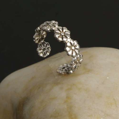 BEAUTIFUL FLOWER PATTERNED TOE RING!!!!! STUNNING!! ADJUSTABLE!!!