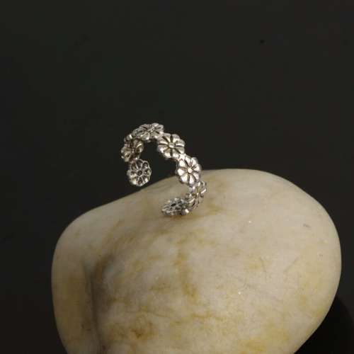 BEAUTIFUL FLOWER PATTERNED TOE RING!!!!! STUNNING!! ADJUSTABLE!!!
