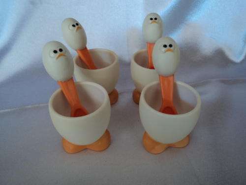 4X GORGEOUS LITTLE EGG CUPS WITH SPOONS!!!!!!!