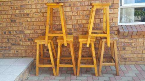 6 X STUNNING SOLID PINE BAR STOOLS/CHAIRS FOR YOUR BAR OR KITCHEN!!! BID/CHAIR!!
