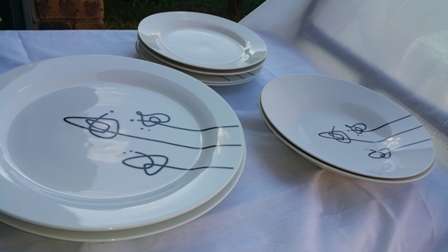 A MIXED COLLECTION OF DINNERWARE!!!!! PLATES, BOWLS AND SIDE PLATES!!!!