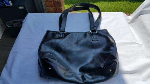 A STUNNING BLACK HANDBAG FROM WOOLWORTHS!!!!!