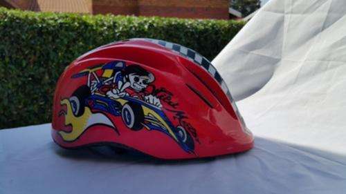WOW! A LIMAR KIDS CYCLING/SPORTS HELMET!!! GREAT CONDITION!! SIZE MEDIUM!!! MODEL 149!!!