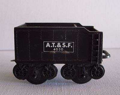 A VINTAGE TRAIN COACH / TRANSPORTER MADE IN HONG KONG - LOW START !!!