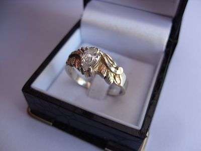 SIMPLY AMAZING !!! A STERLING SILVER CZ SET RING WITH 12 CT GOLD ACCENTS - YELLOW & ROSE GOLD