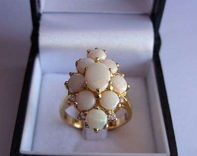 A STUNNING GOLD CLAD STERLING SILVER RING SET WITH .... OPALS ? CZ ? KOM KYK !!!!