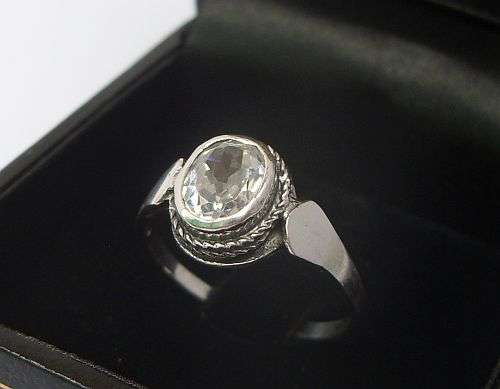 A CHARMING STERLING SILVER RING SET WITH A FACETED CZ STONE - SIZE N AND A HALF - LAST ONE !!!!