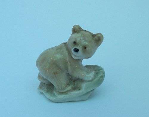 1950`s WADE WHIMSY GRIZZLY BEAR CUB