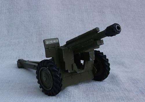 EXCELLENT FIND !! A VINTAGE DIE CAST METAL DINKY TOYS CANNON !!! AMERICAN 105 MM GUN !!! AWESOME !!!