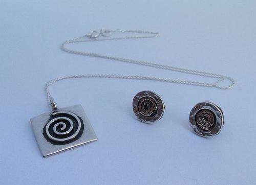 A SMART STERLING SILVER DESIGNER PENDANT & EARRINGS PLUS A FREE STERLING SILVER NECKLACE ...TAKE IT