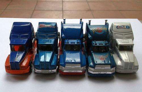 COOL STUFF !! FIVE DIE CAST METAL TRUCKS BY MATCHBOX FROM 1993 & 1994 !! RARE FIND