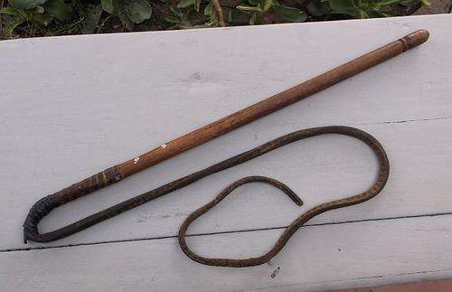AN OLD WHIP....FOR TORTURE OR SHOW.....EINA !!