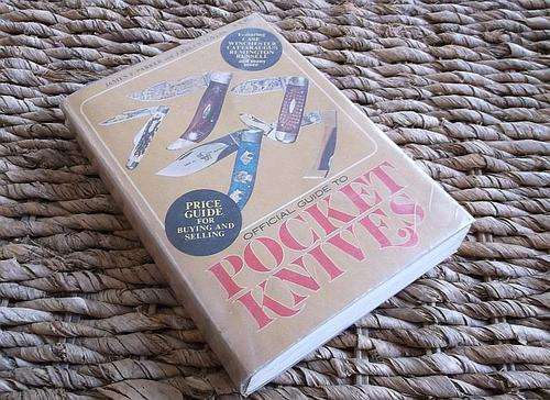 A BRILLIANT REFERENCE GUIDE FOR THE POCKET KNIFE COLLECTOR ....RARE FIND !!