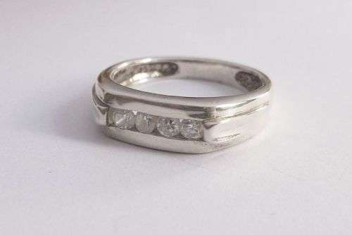 A CLASSY & AWESOME QUALITY STERLING SILVER RING SET WITH 4 FACETED CLEAR STONES ,,,,ONLY 1 EVER !!!