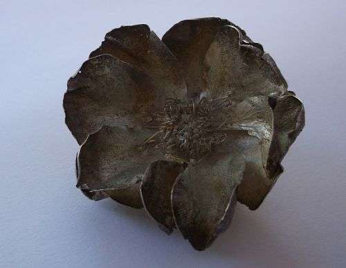 AN AMAZING ALMOST LIFE LIKE LOOK STERLING SILVER FLOWER BROOCH ...MUST SEE DETAIL !!!