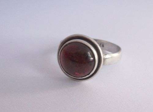A MAGNIFICENT SOLID STERLING SILVER RING SET WITH AN EYE CATCHING CABOCHON GARNET...AWESOME !!!