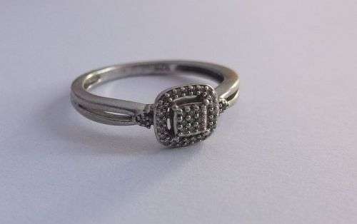 AN ELEGANT SOLID STERLING SILVER RING SET WITH OVER 20 TINY FACETED CLEAR STONES....NICE !!!