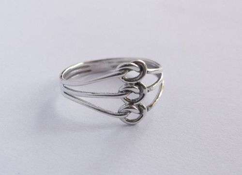 A SPLENDID NEW DESIGN ...STERLING SILVER "THREE KNOTS" RING....MUST SEE !!