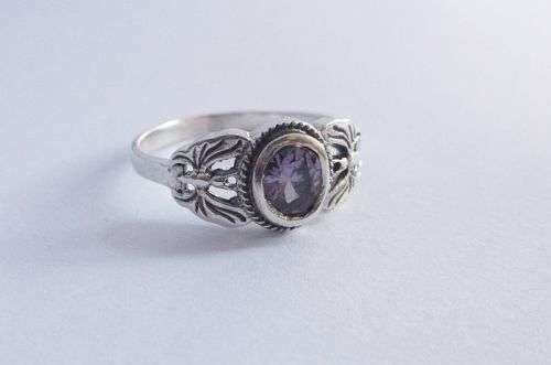A REALLY SMART SOLID STERLING SILVER RING WITH BUTTERFLY DETAIL AND FACETED PURPLE STONE !! WOW !!