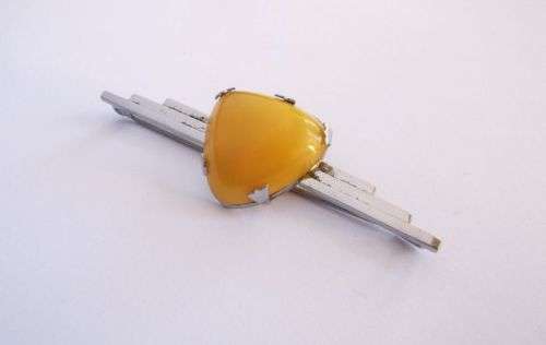AN EYE CATCHING VINTAGE ART DECO BROOCH WITH HEAVY YELLOW CENTER ...TYPICAL DECO DESIGN !!! WOW !!!