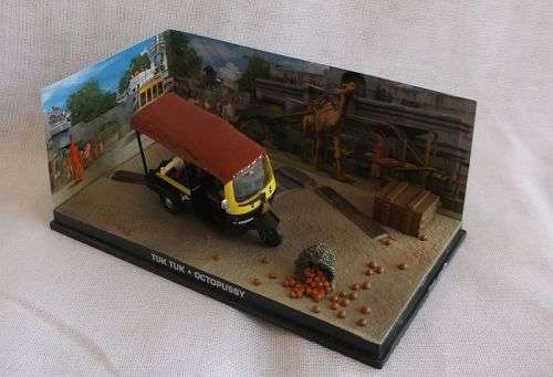 JAMES BOND 007 ...DIE CAST METAL TUK TUK FROM OCTOPUSSY ....WOW !!! AMAZING ATTENTION TO DETAIL !!