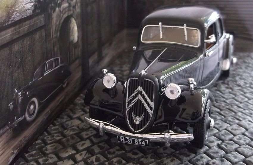 JAMES BOND 007 ...DIE CAST METAL CITROEN TRACTION AVANT USED IN "FROM RUSSIA WITH LOVE"...EXCELLENT