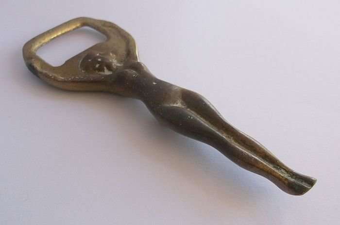 A LOVELY VINTAGE SOLID BRASS / BRONZE "EROTIC" NUDE LADY BOTTLE OPENER ....YEAH BABY !!