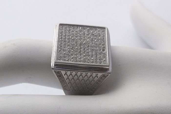 A SPECTACULAR SOLID STERLING SILVER RING SET WITH OVER 150 FACETED STONES !!! OH MY SOUL !!!