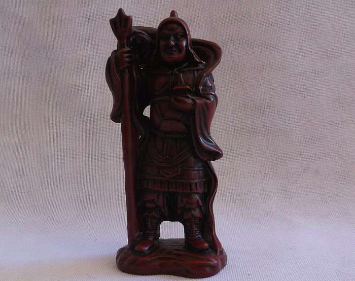A HIGHLY DETAILED VINTAGE ORIENTAL MAN FIGURE ....POSSIBLY RESIN ...HARD TO FIND !!