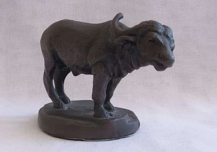 WILD THING !! A BEAUTIFULLY DETAILED VINTAGE FILLED BRONZE STATUE OF A  BUFFALO ..WOW !!!!