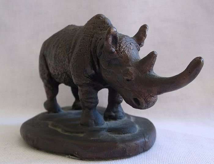 WILD THING !! A MARVELOUS VINTAGE FILLED BRONZE STATUE OF A RHINOCEROS....GREAT !!!!!