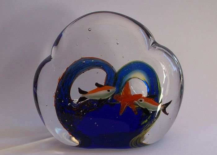A great looking vintage Aquarium style paperweight with multi colored fishes inside ....how cute !!