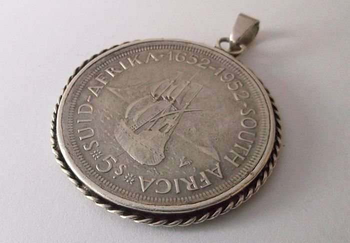 A superb silver 1952 five shilling coin pendant set in a sterling silver frame ..tri-centenary coin