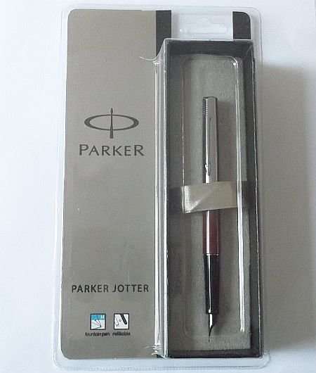 A VERY PROFESSIONAL LOOKING FOUNTAIN PEN BY PARKER ....NEW IN PACKAGING ...PARKER JOTTER