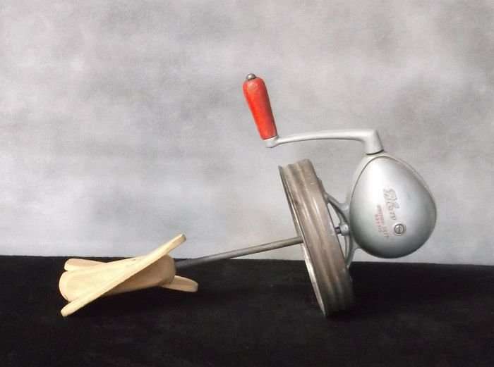 A VERY OLD BUTTER CHURNER MECHANISM IN GREAT CONDITION ...NEEDS THE BOTTLE !!