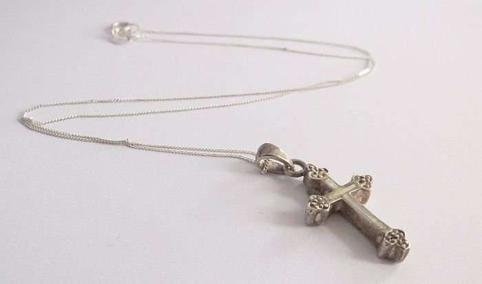 A LOVELY STERLING SILVER NECKLACE PLUS CROSS PENDANT SET WITH A FIERY "STONE" ? SEE PICS !! NICE