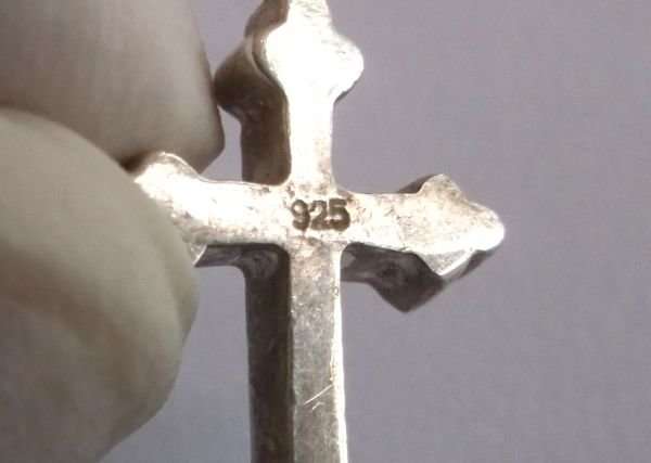 A LOVELY STERLING SILVER NECKLACE PLUS CROSS PENDANT SET WITH A FIERY "STONE" ? SEE PICS !! NICE