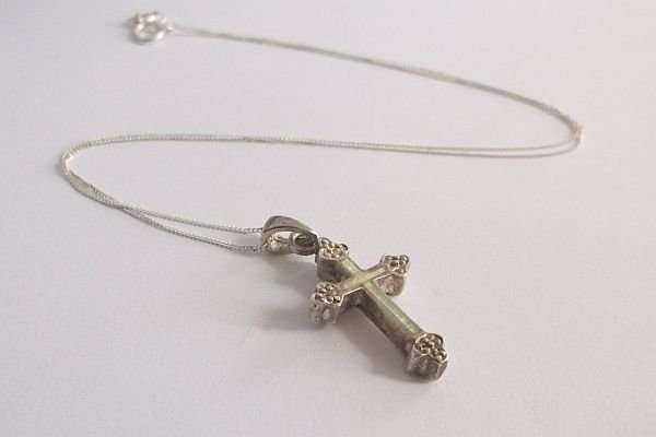 A LOVELY STERLING SILVER NECKLACE PLUS CROSS PENDANT SET WITH A FIERY "STONE" ? SEE PICS !! NICE