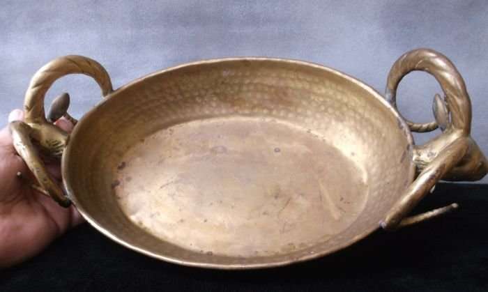 AN EYE CATCHING OLD BRASS / BRONZE BOWL WITH INTRICATELY DETAILED GOAT HEAD HANDLES...AWESOME FIND !