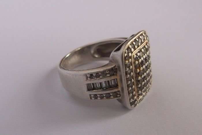 A GORGEOUS SOLID STERLING SILVER RING SET WITH VARIOUS FACETED STONES...MADE FOR AMERICAN SWISS !!!