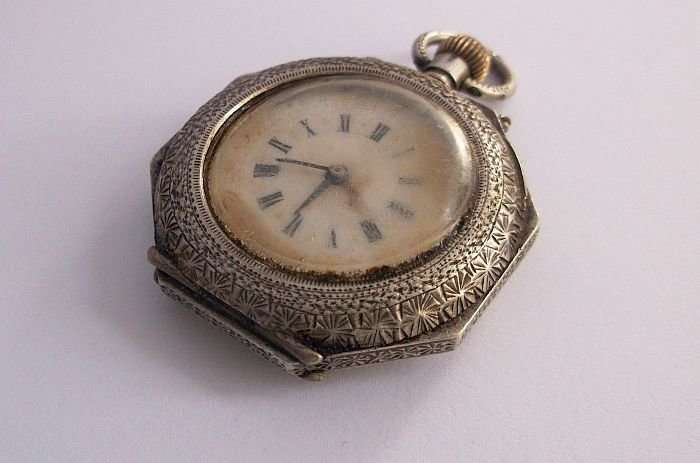 A CLASSY VINTAGE / ANTIQUE SILVER LADIES POCKET WATCH ...SPARES OR REPAIRS...NOT WORKING...