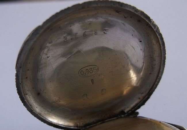 A CLASSY VINTAGE / ANTIQUE SILVER LADIES POCKET WATCH ...SPARES OR REPAIRS...NOT WORKING...