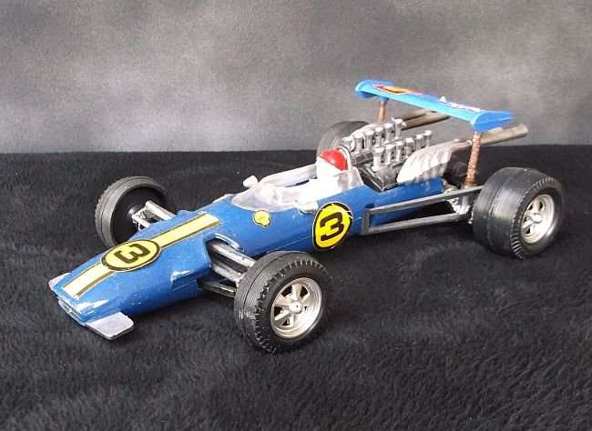 A SUPER COOL AND RARE VINTAGE DIE CAST METAL DRAGSTER RACING CAR ....UNBELIEVABLE !!!