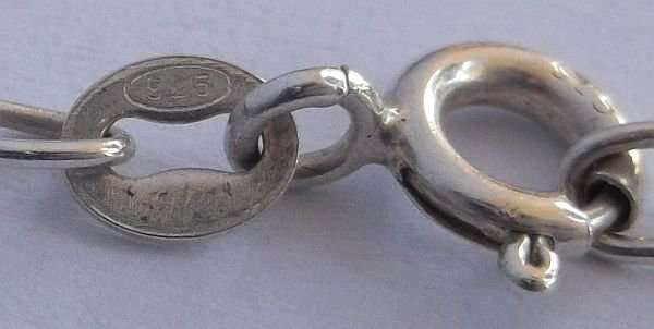 A BRILLIANT STERLING SILVER NECKLACE WITH A LARGE SOLID STERLING SILVER PENDANT - DESIGNER LOOK !!