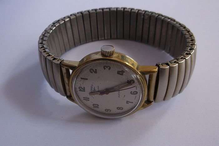 TOTALLY COOL !! RARE VINTAGE ROTARY WIND UP WRISTWATCH - WORKING WIND UP