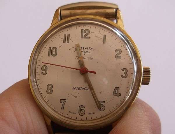 TOTALLY COOL !! RARE VINTAGE ROTARY WIND UP WRISTWATCH - WORKING WIND UP