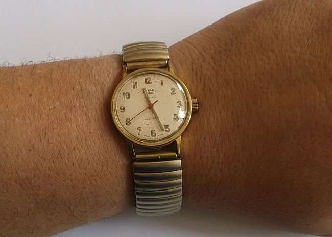 TOTALLY COOL !! RARE VINTAGE ROTARY WIND UP WRISTWATCH - WORKING WIND UP