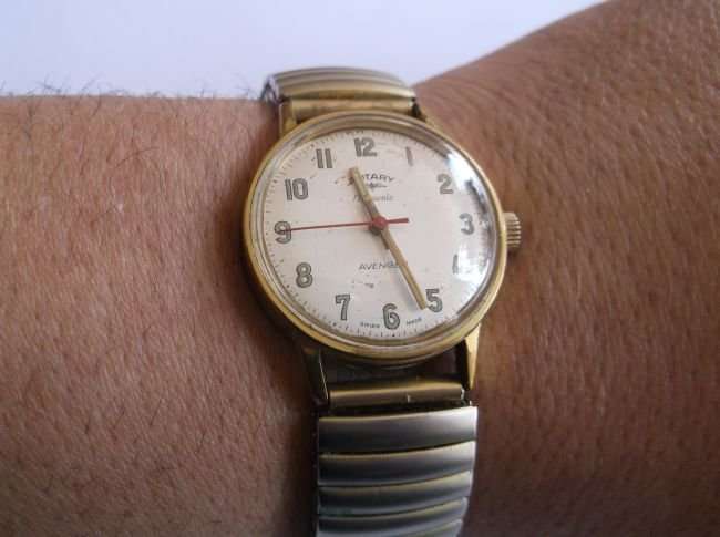TOTALLY COOL !! RARE VINTAGE ROTARY WIND UP WRISTWATCH - WORKING WIND UP